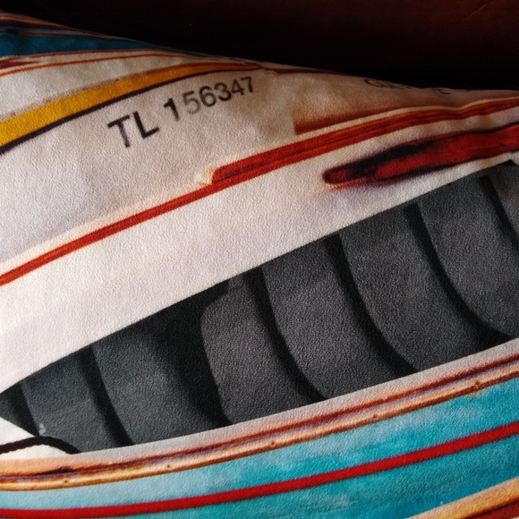 Coast & Valley. Entirely designed and made in France. 26x15". Velvet. Down fill. - Picture 2 of 6